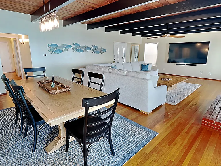 3712 Riviera Dr — Photo 13