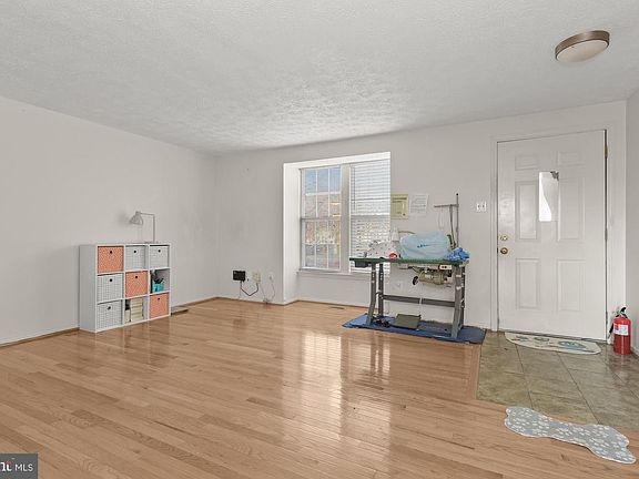 2nd image of 9423 Woodsong Ct