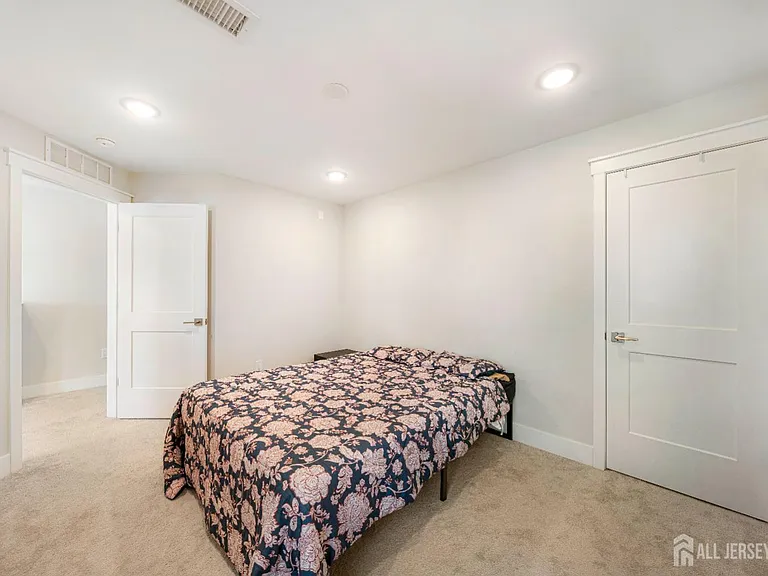 707 Station Rd — Photo 16