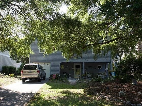 2nd image of 106 E Yacht Dr