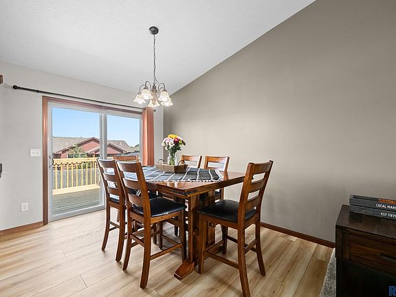 4th image of 806 Rosewood Dr Drive