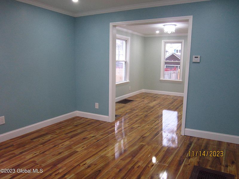 3rd image of 35 Willow Avenue