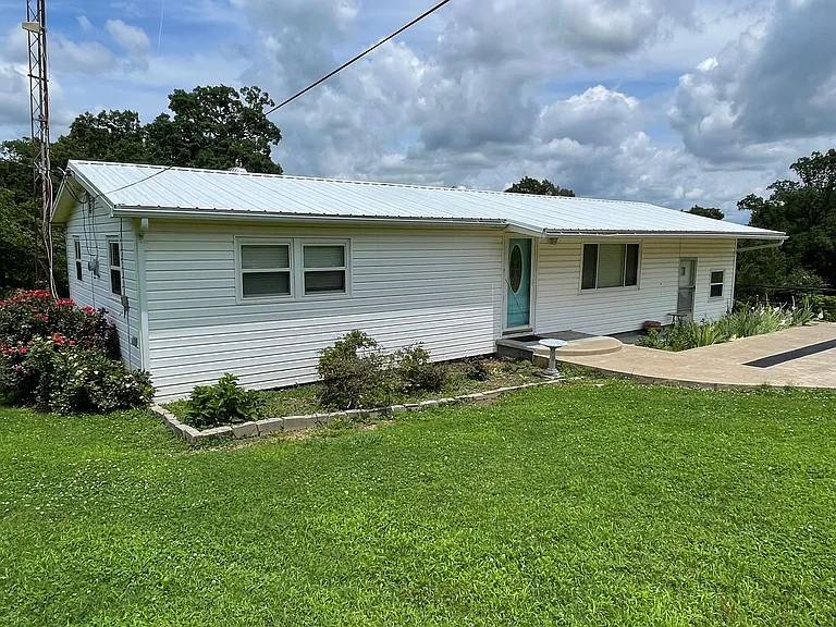 472595 Highway 100 — Photo 36