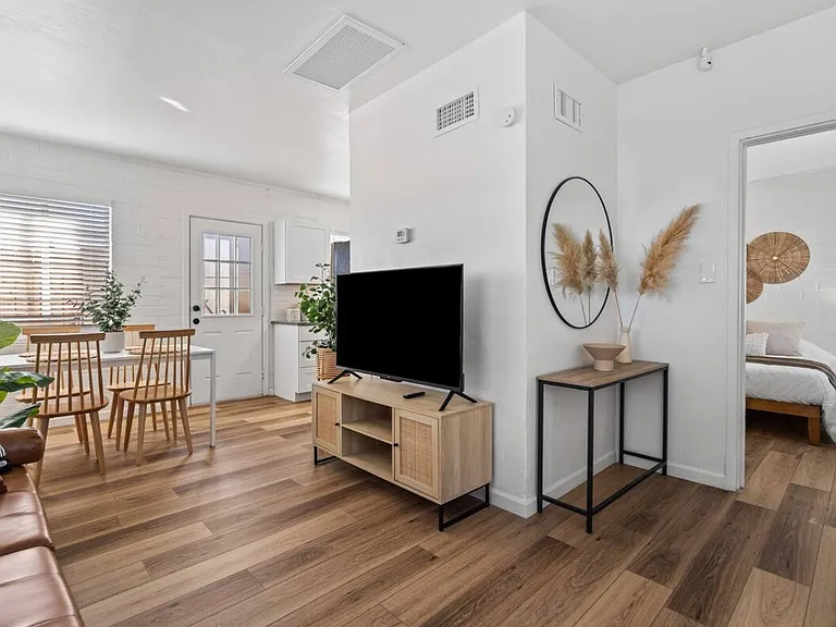 1627 N Bryant Ave #D — Photo 15