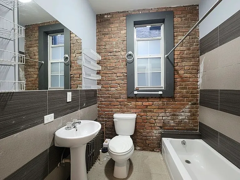 846 Hart St #2R — Photo 11