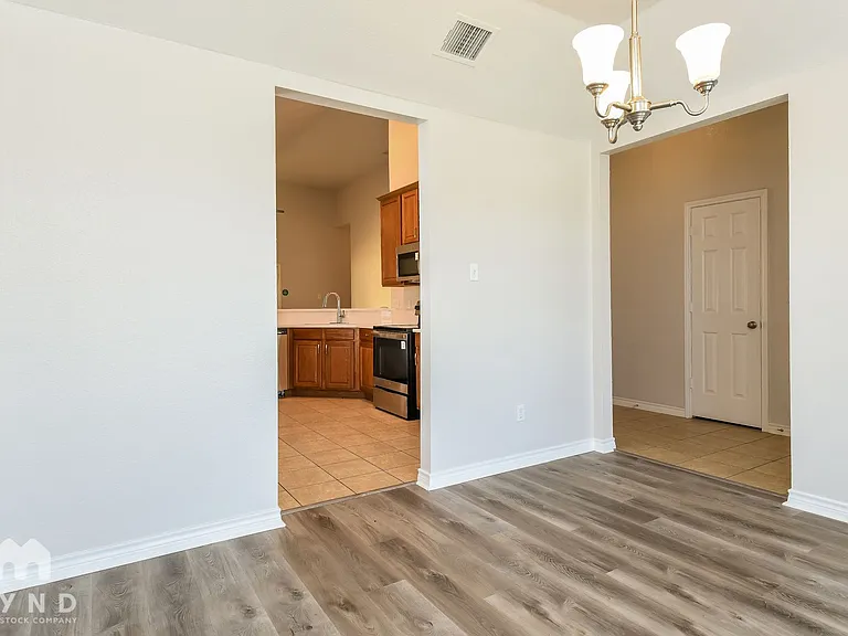 7016 Seton Hall Dr — Photo 7
