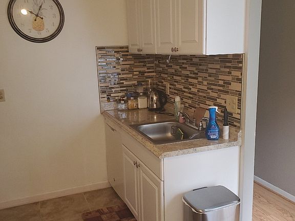 4th image of 7 Kent Ct #3