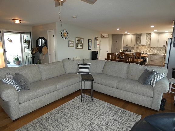 3rd image of 4213 Sequoia Dr