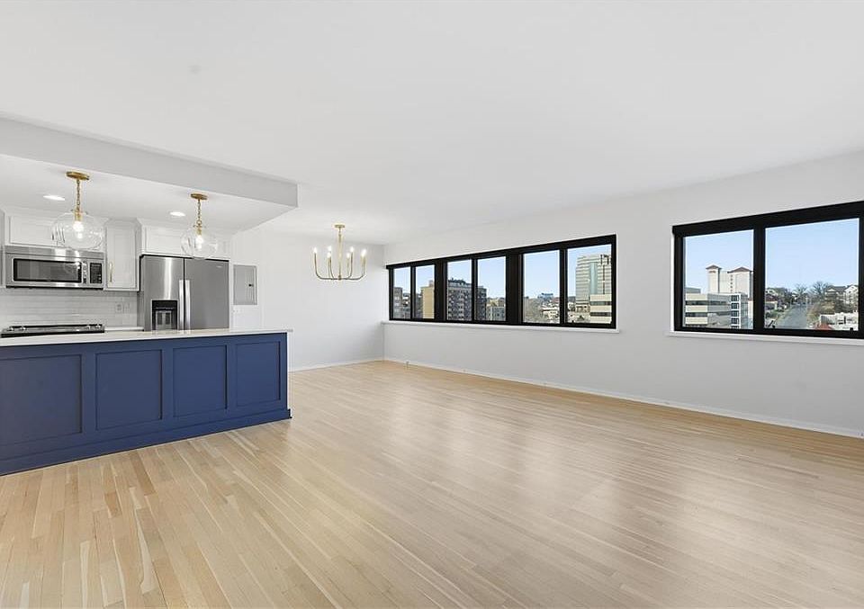 1st image of 803 W 48th St APT 1103