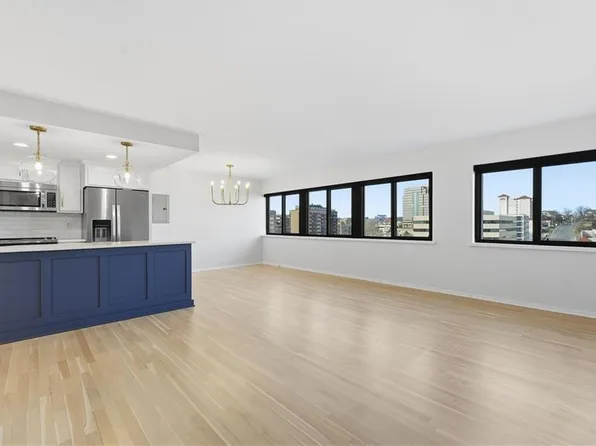 803 W 48th St APT 1103, Kansas City, MO 64112