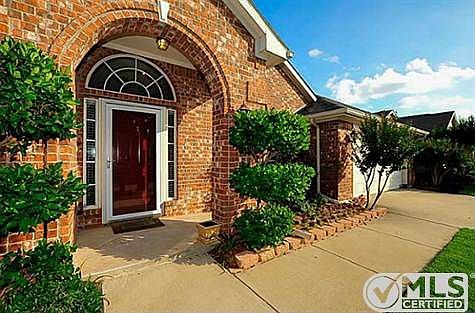 4th image of 2116 Bentley Dr