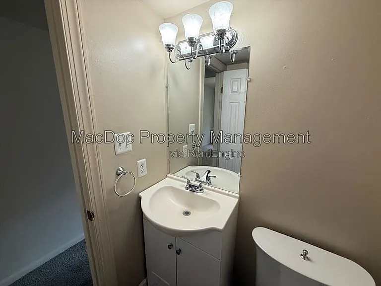 14611 Earlham Ct — Photo 6