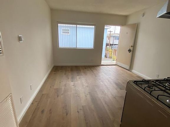 4th image of 11969 Iowa Ave #9