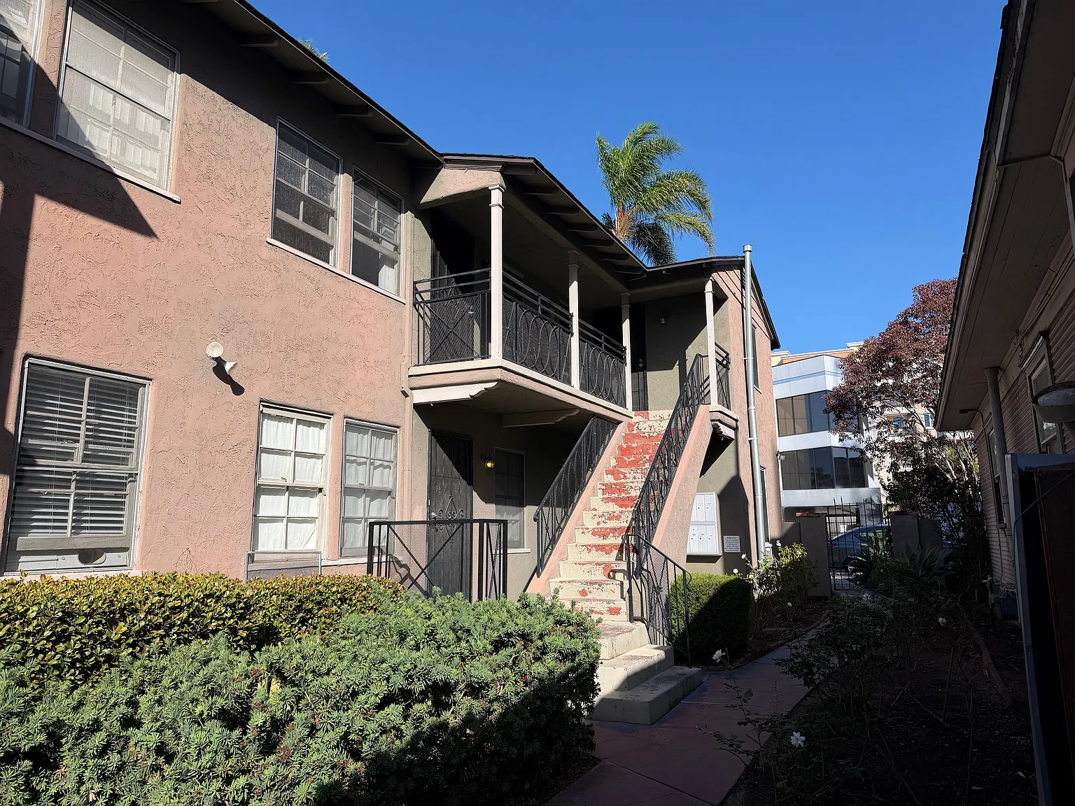 1 bed, 650 sqft, $1,750 — Photo 2