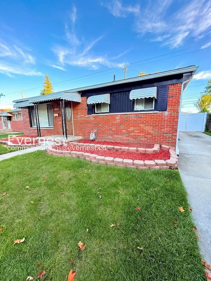 3 bed, 2.0 bath, 1222 sqft, $2,000 — Photo 2