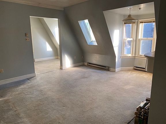4th image of 1061 S Park St #6