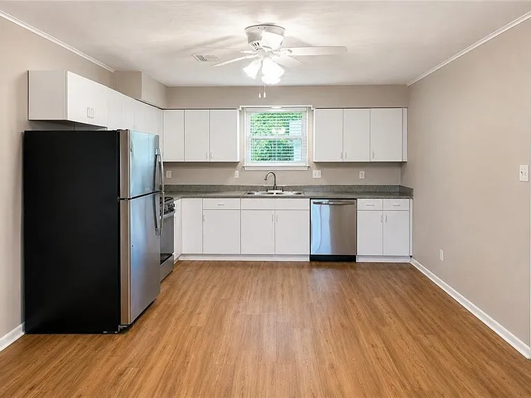 512 N Howard Ave — Photo 4