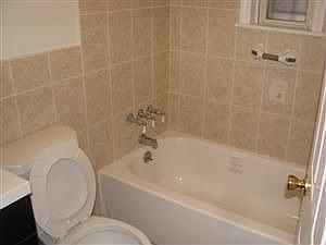 4th image of 3740 Lyme Ave #1