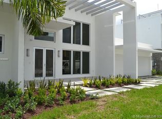 8272 NW 34th Dr, Miami, FL 33122