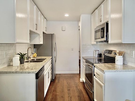 4th image of 1663 Branham Park Ct