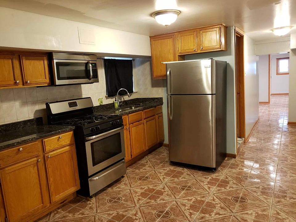 1st image of 5927 N Rockwell St #Basement