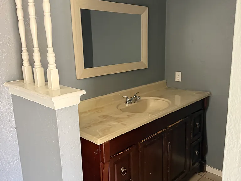 741 Salsbury Cir — Photo 6