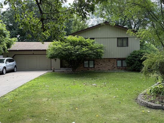 8381 Eastwood Rd, Mounds View, MN 55112