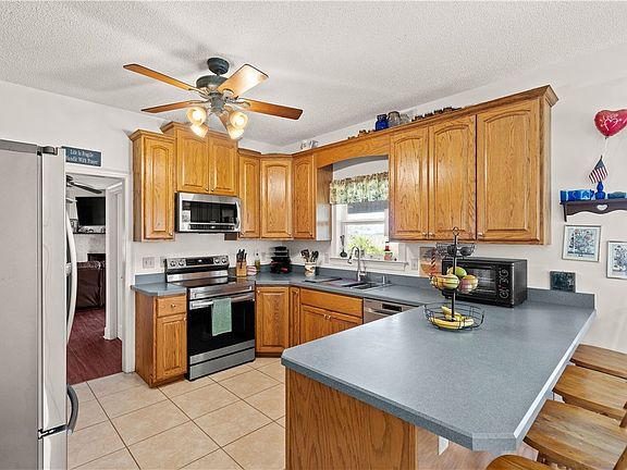 3rd image of 69 Marsh Oak Dr