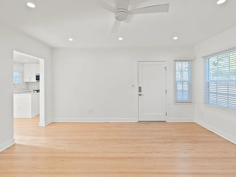 1716 N Ogden Dr — Photo 8