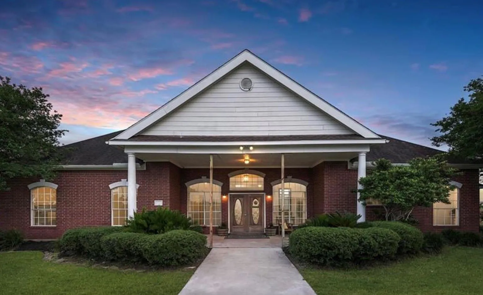 5 bed, 4.0 bath, 3644 sqft, $3,500 — Photo 1