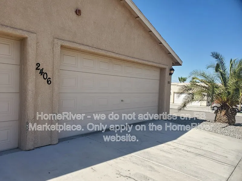 2 bed, 1.0 bath, 913 sqft, $1,300 — Photo 1