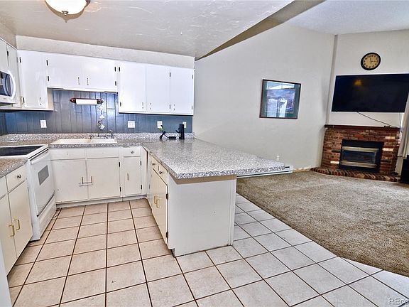 3rd image of 3025 Columbine Dr Unit 26