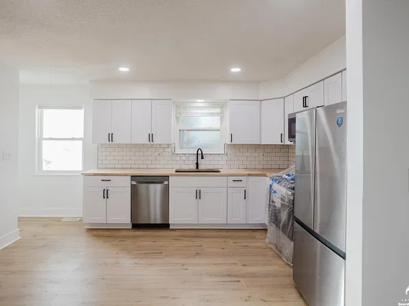 2501 Maverick Ln, Lawrence, KS 66046