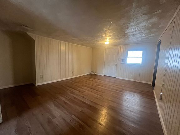 4th image of 160 6th St APT 3