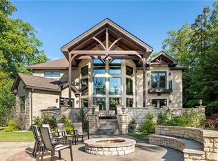 286 S Peninsula Dr, Central City, PA 15926