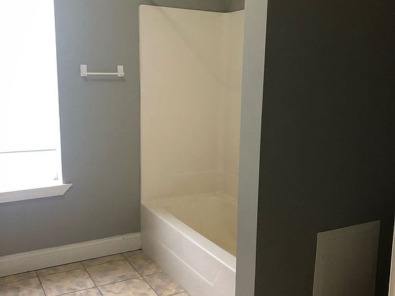 5th image of 818 N 10th St APT 4