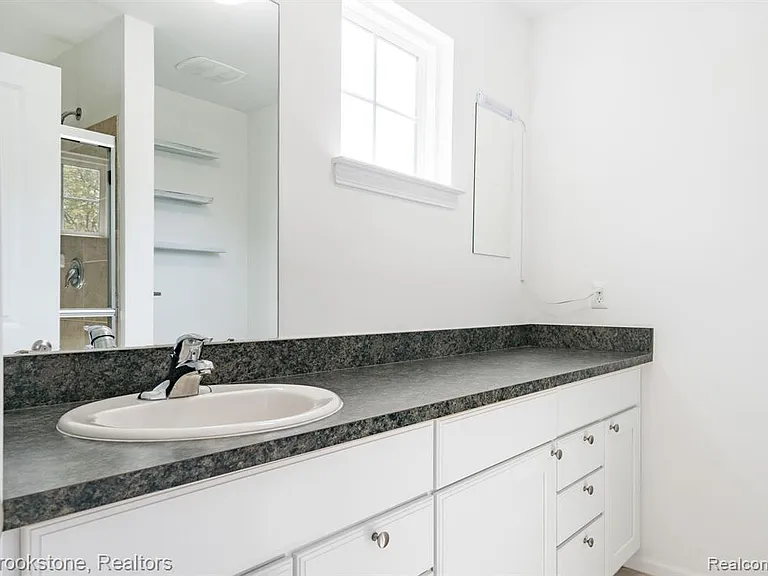 512 Midland Blvd — Photo 20