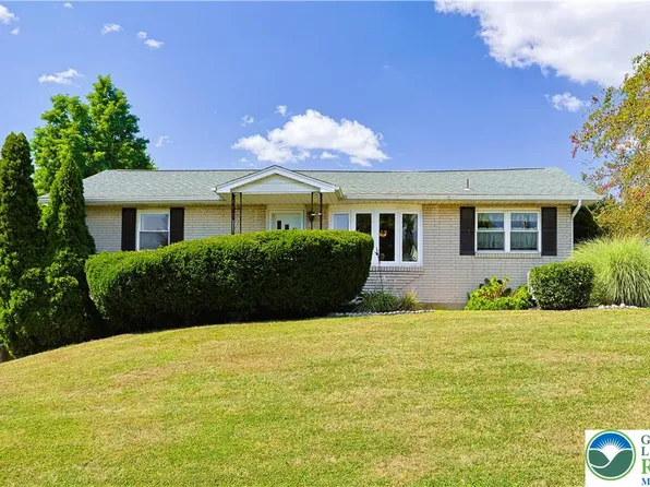 1100 W Highland St, Whitehall, PA 18052