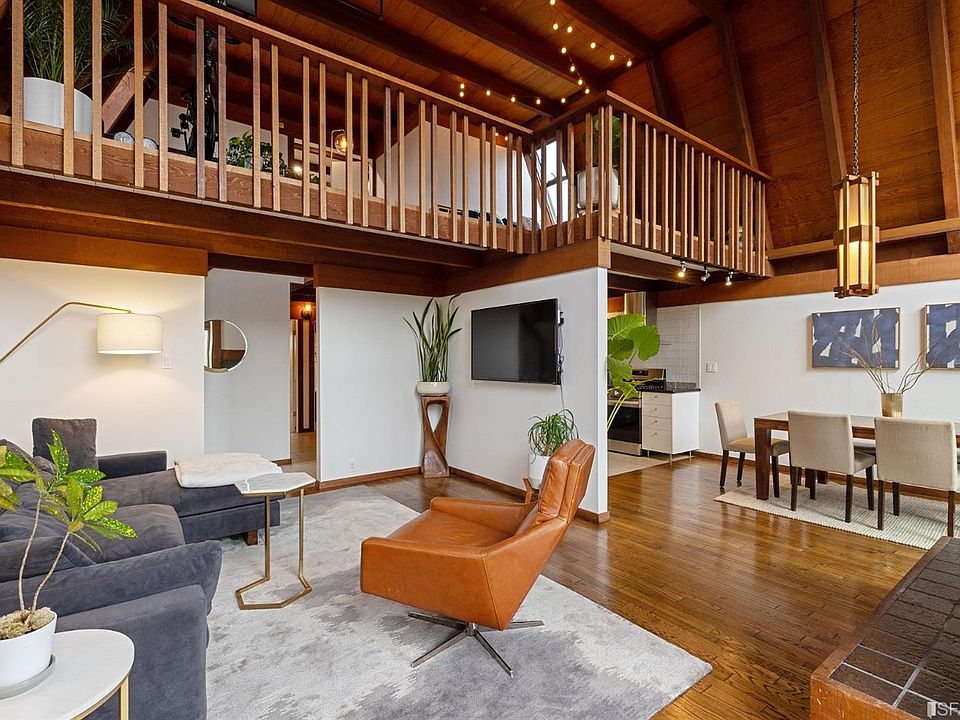 1st image of 10 Mercato Ct