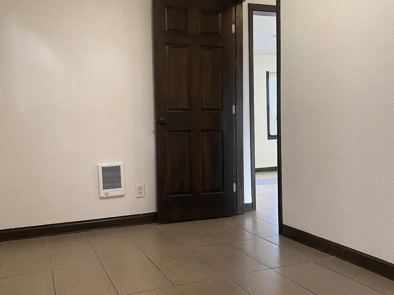 2 bed, 1200 sqft, $2,050 — Photo 4