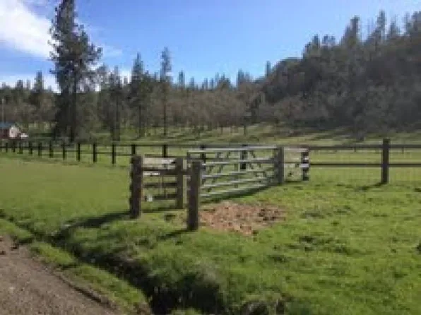 1886 S Obenchain Rd, Eagle Point, OR 97524
