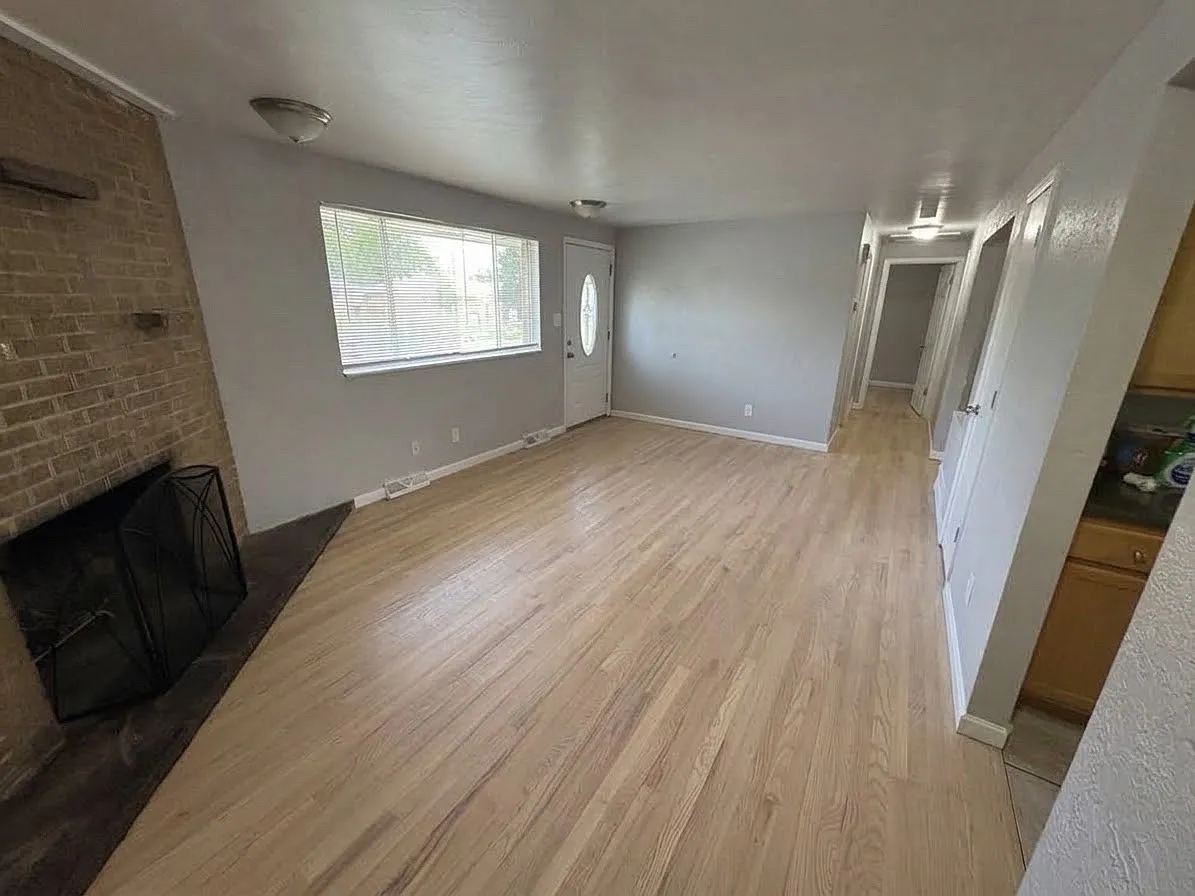 3 bed, 1976 sqft, $2,700 — Photo 4