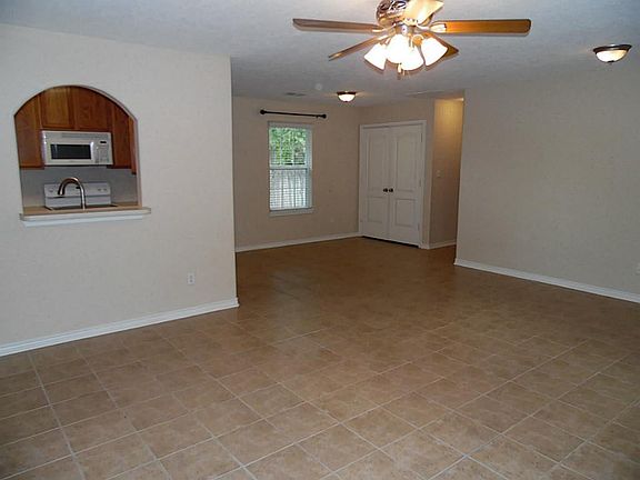 4th image of 204 W Worsham St #2
