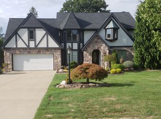 417 Jenny Ln, New Castle, PA 16101