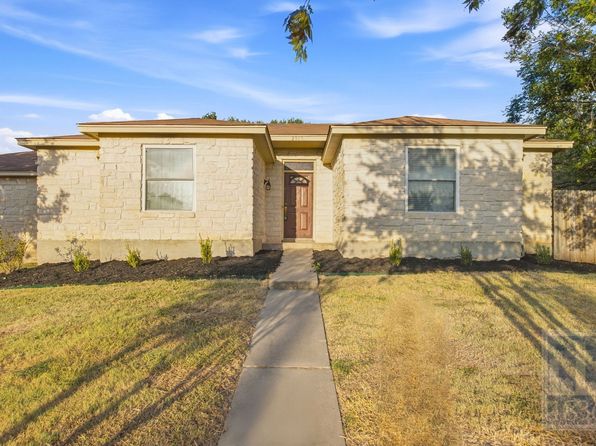 2305 Stratford Dr