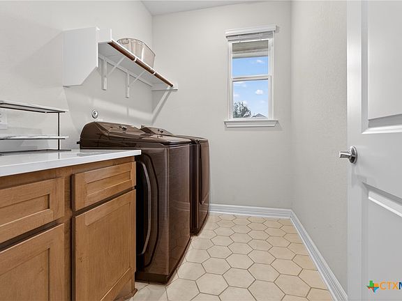 4th image of 746 Hidden View St