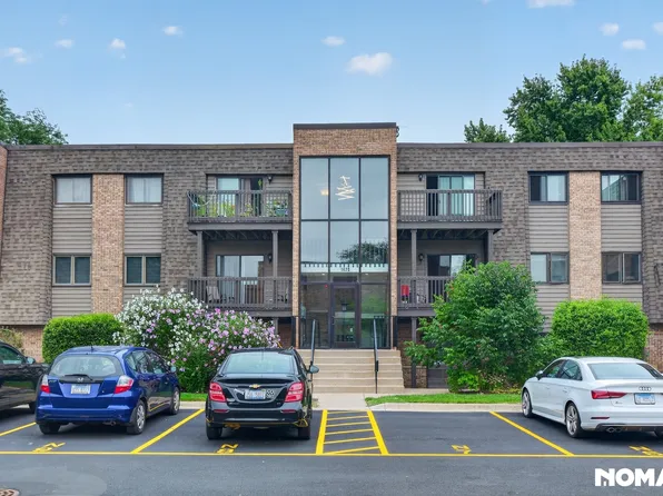 1420 Stonebridge Cir, Wheaton, IL