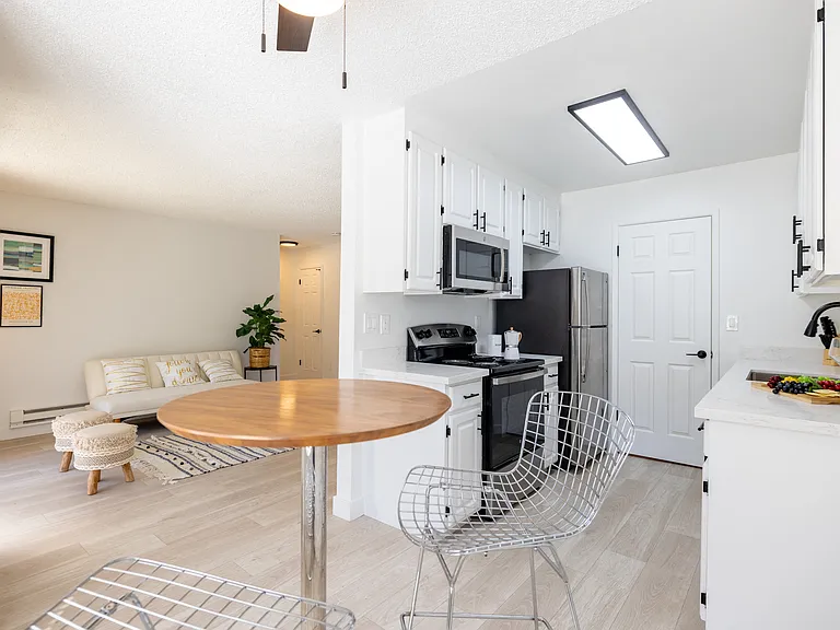 Campbell West Apartments — Photo 23