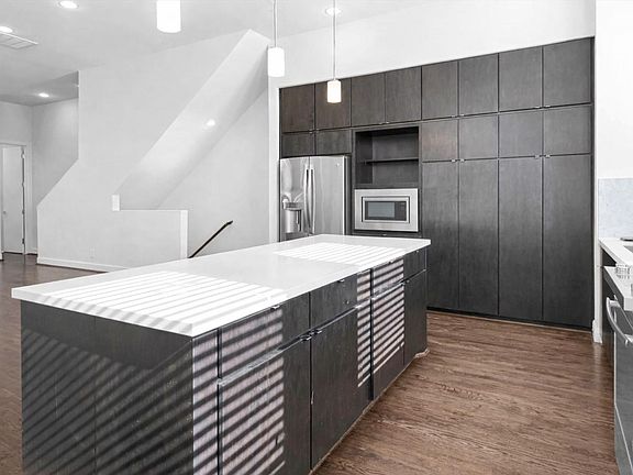 3rd image of 3111 Leeland St