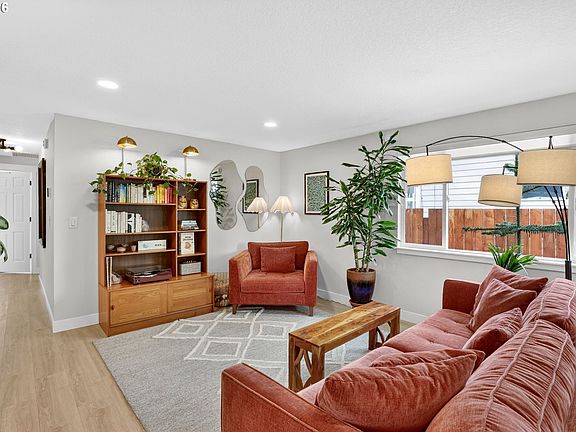 3rd image of 3709 SE 65th Ave